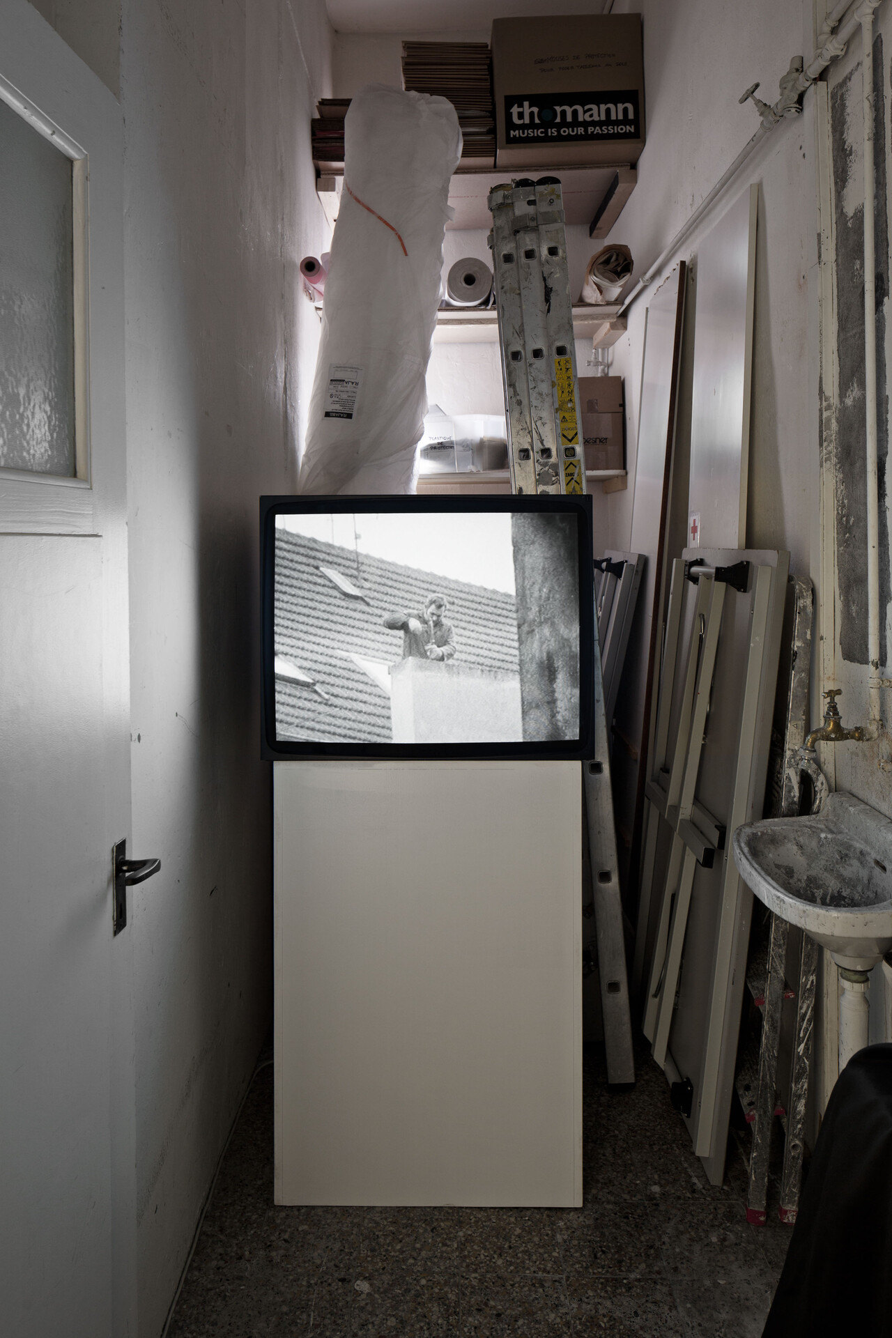 Film Implosion ! Experiments in Swiss Cinema and Moving Images image