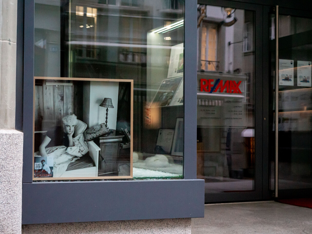 je te regarde et tu dis - Rue de Lausanne image