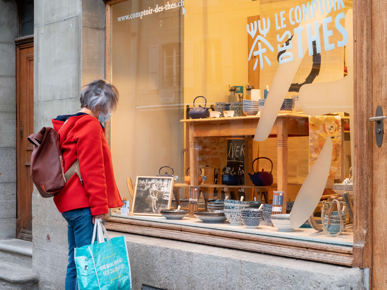je te regarde et tu dis - Rue de Lausanne image